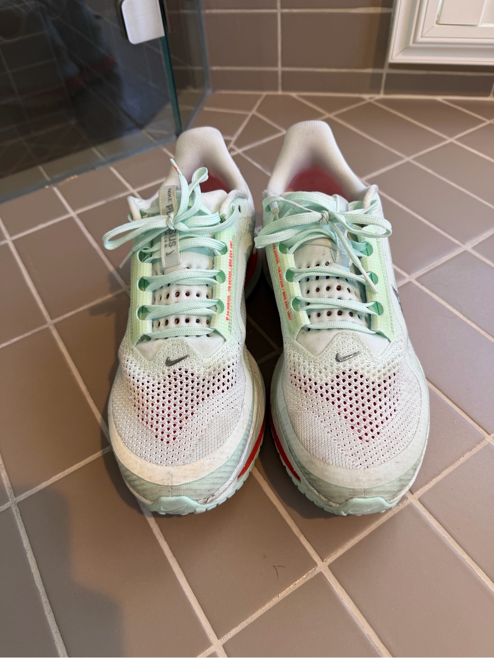 Nike Mint Green and White Men's Athletic Running Shoes